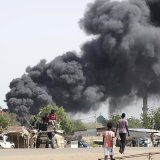 Des pilonnages d'artillerie lourde ont été entendus à Khartoum et à Omdourman, dans la banlieue de la capitale, et des tirs avec "divers types d'armes" ont été signalés dans la rue Al-Haya, dans le sud de Khartoum (image d'illustration).